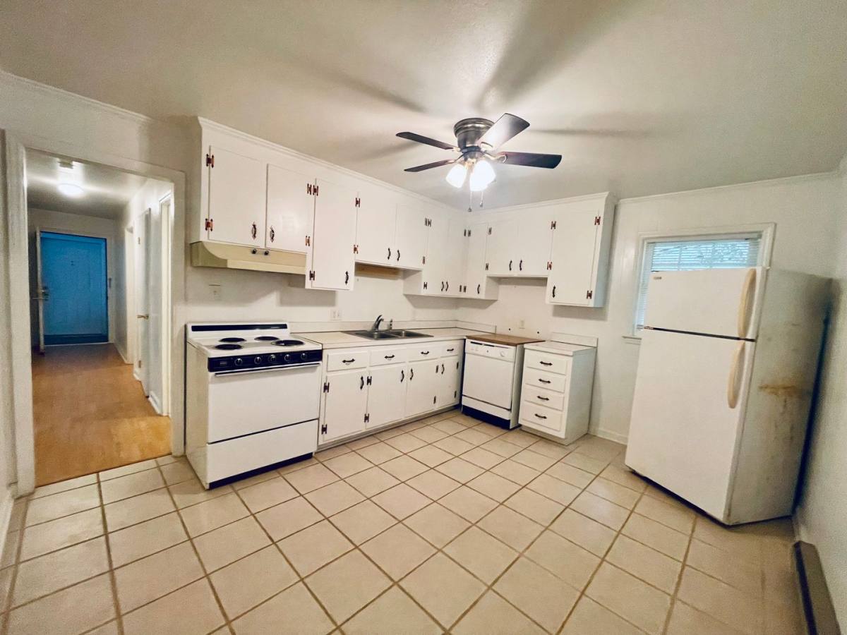 Apartment for rent at 200 W Poplar Ave, Carrboro, NC 27510