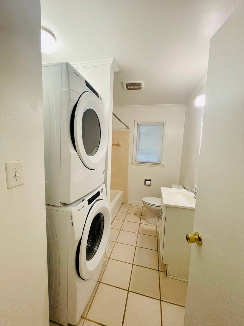 Apartment for rent at 200 W Poplar Ave, Carrboro, NC 27510