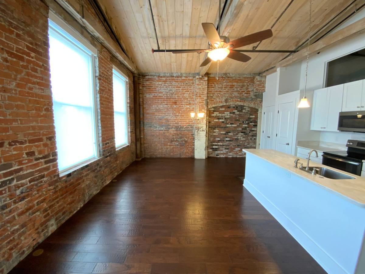 Apartment for rent at 527 & 529 Broad St, Rome, GA 30161