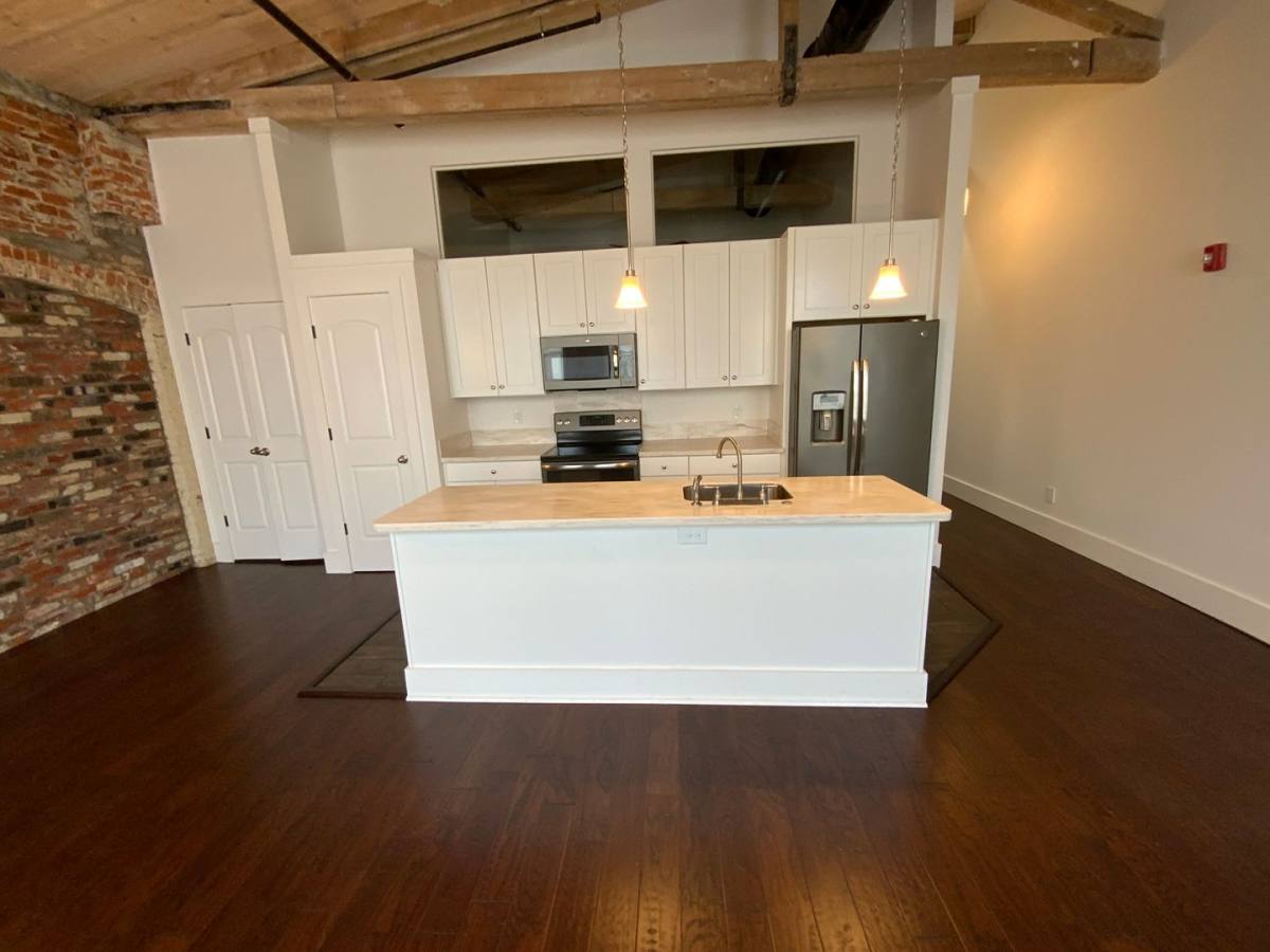 Apartment for rent at 527 & 529 Broad St, Rome, GA 30161