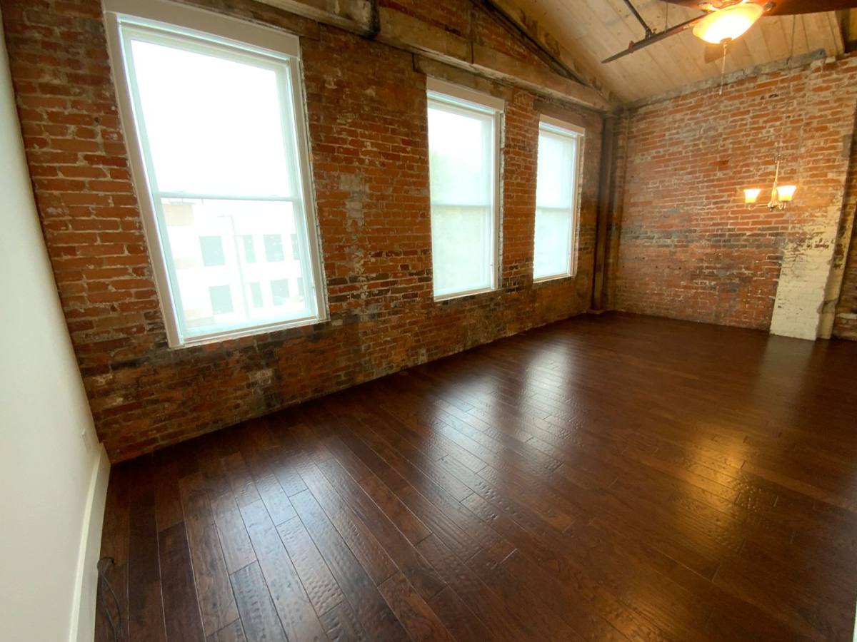 Apartment for rent at 527 & 529 Broad St, Rome, GA 30161