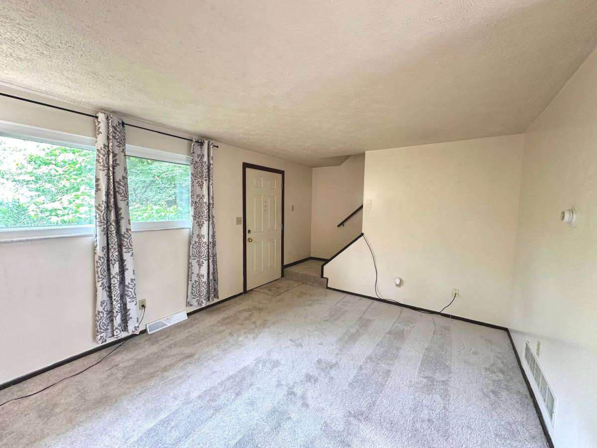 Townhouse for rent at 3830 Lebanon Church Rd, West Mifflin, PA 15122