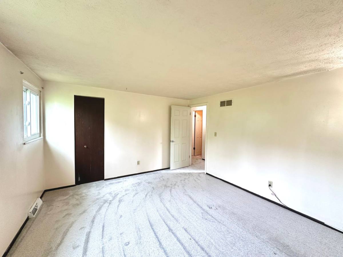 Townhouse for rent at 3830 Lebanon Church Rd, West Mifflin, PA 15122