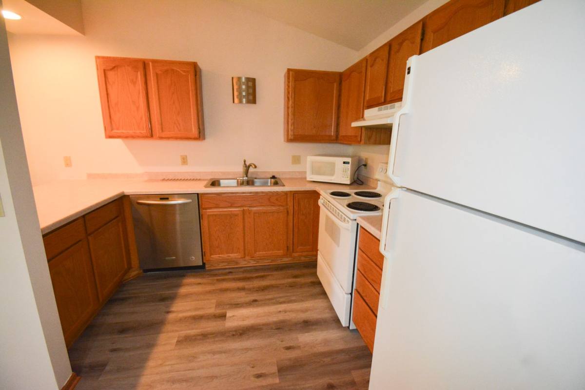 Condo for rent at 1915 Deerhaven Lane NE, Rochester, MN 55906