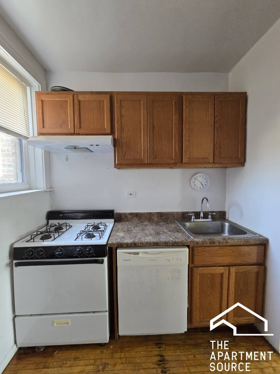 Apartment for rent at 1364 W Estes Ave #2N, Chicago, IL 60626