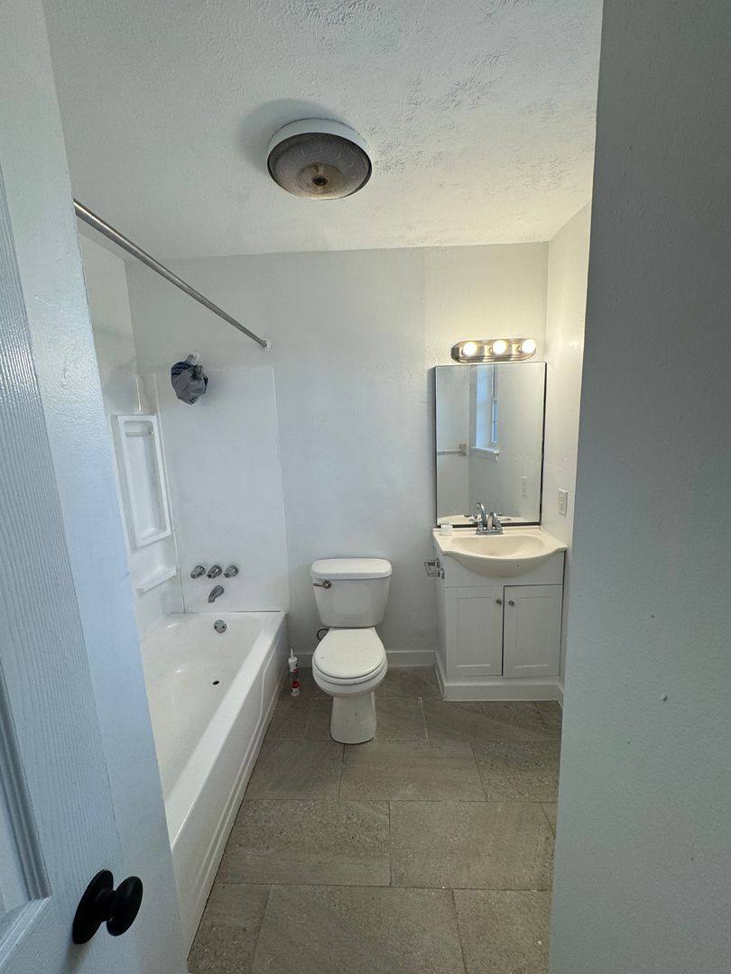 Apartment for rent at 2121 Cleary Ave, Metairie, LA 70001