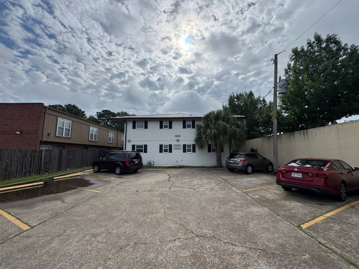 Apartment for rent at 2121 Cleary Ave, Metairie, LA 70001