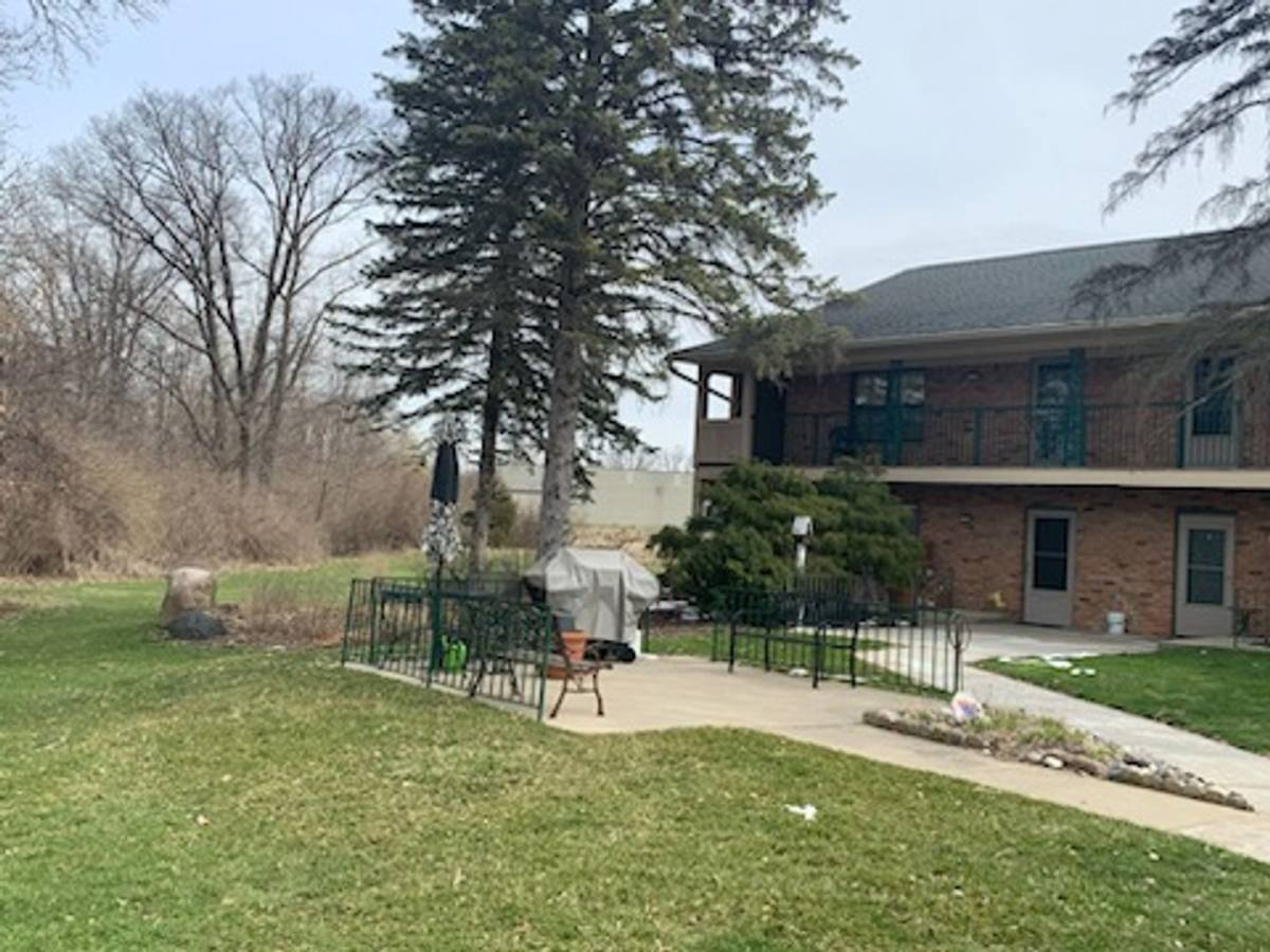 Apartment for rent at 8434 Silver Lake Rd, Linden, MI 48451