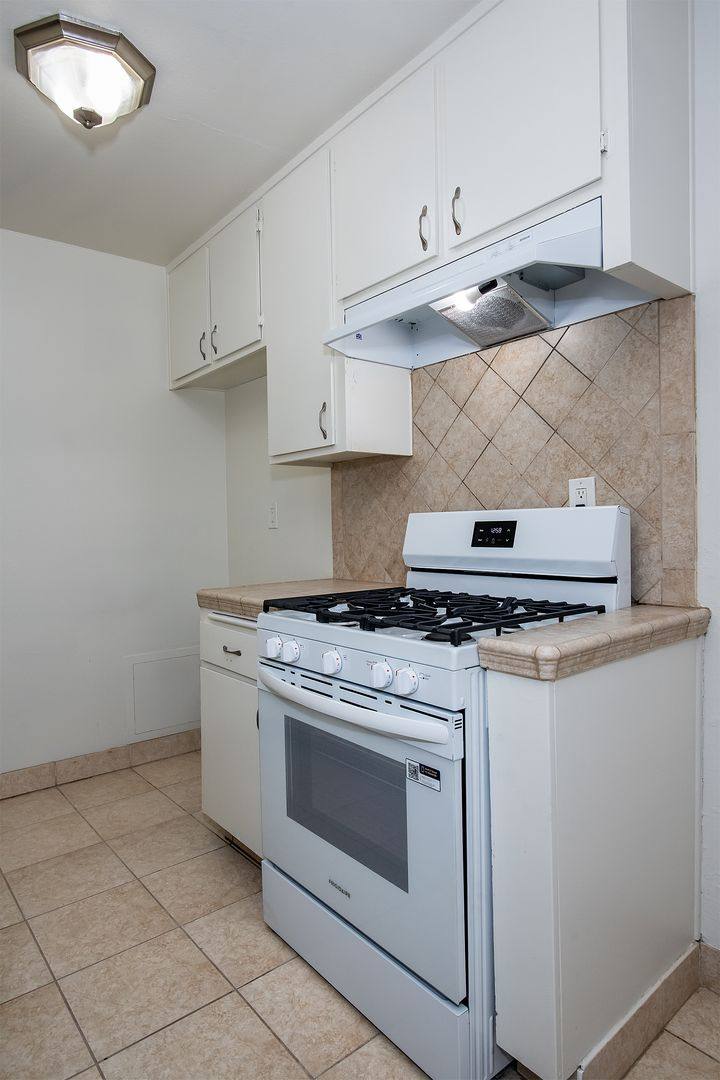 Apartment for rent at 5851 Hazeltine Ave, Van Nuys, CA 91401
