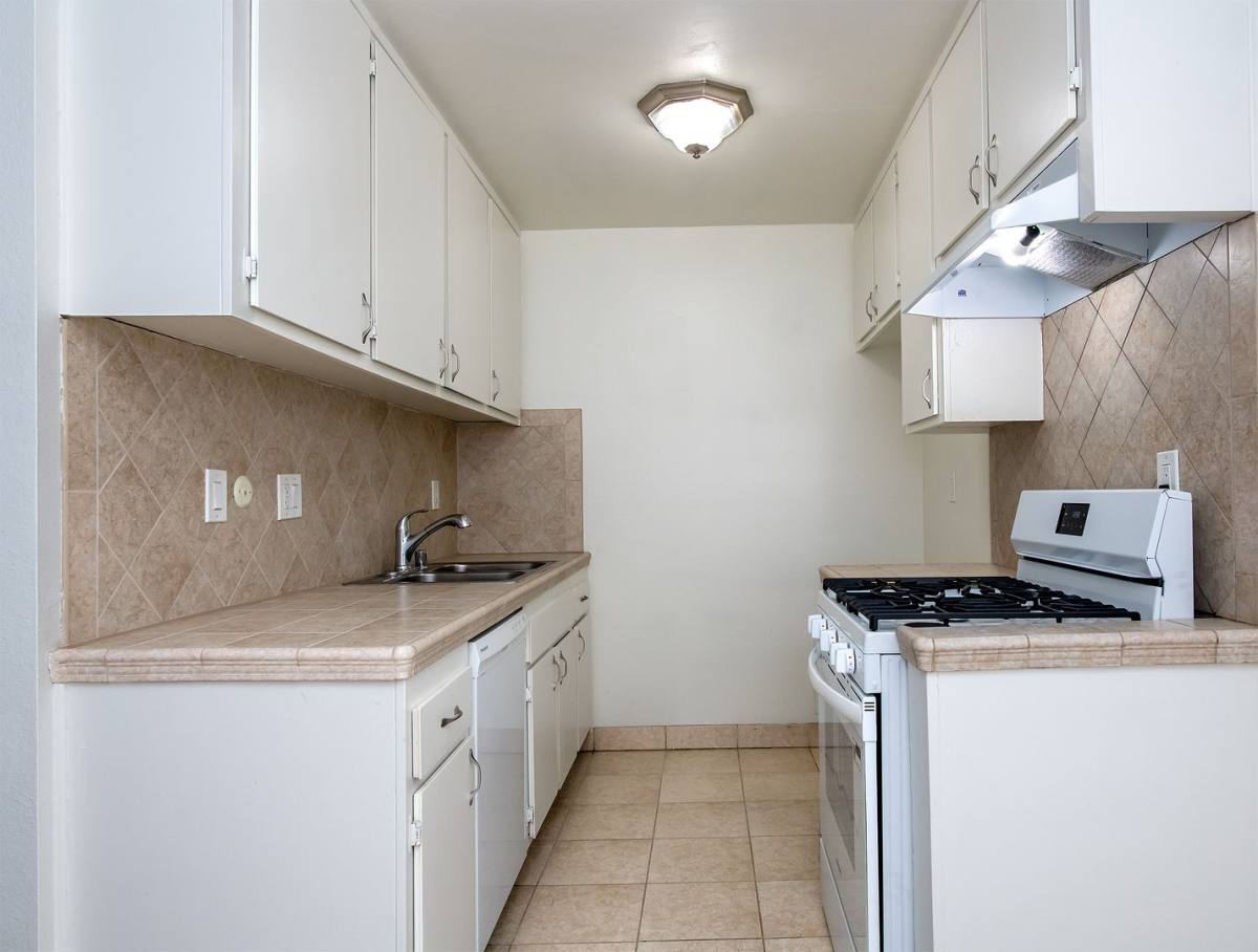 Apartment for rent at 5851 Hazeltine Ave, Van Nuys, CA 91401