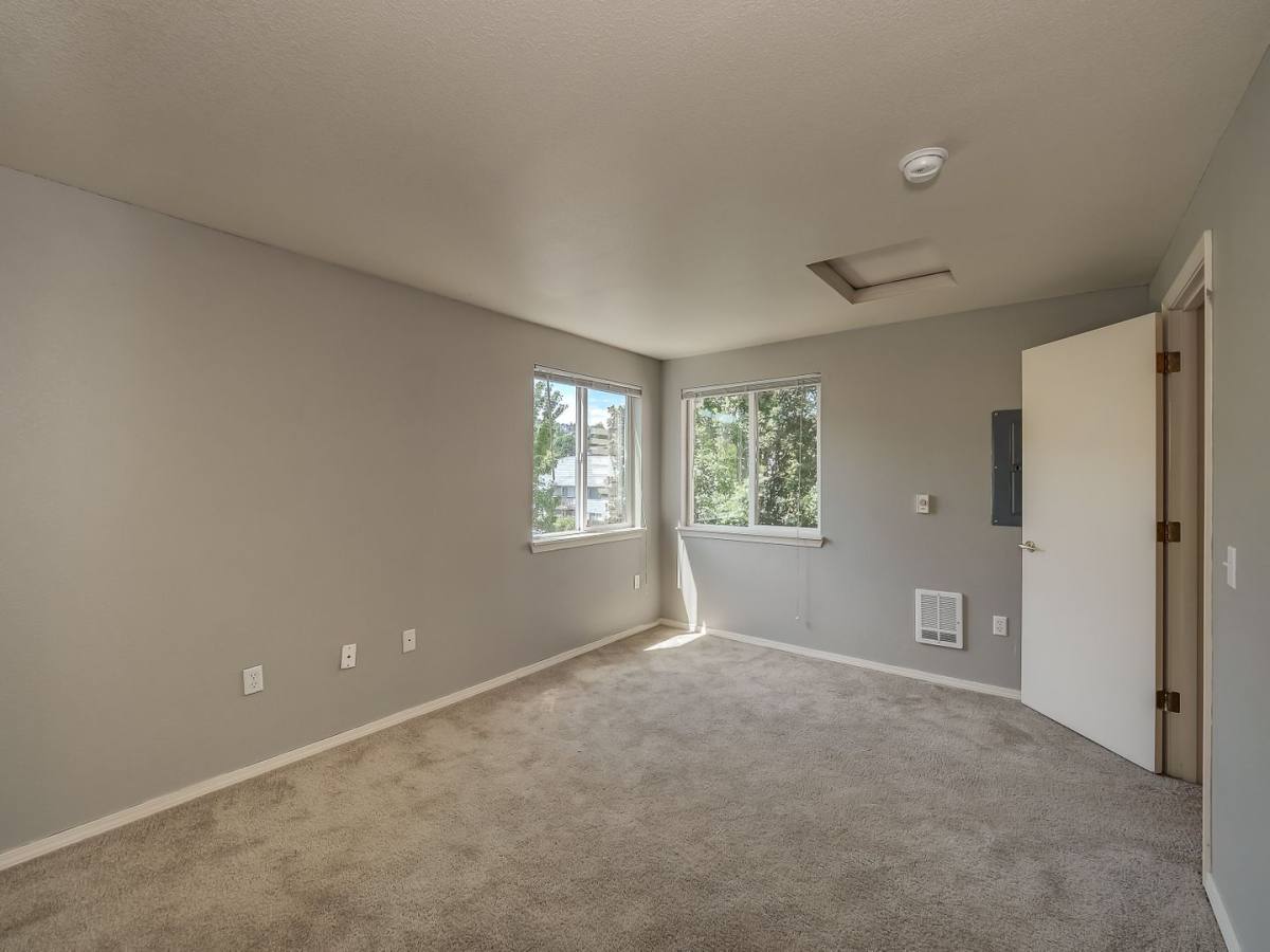 Apartment for rent at 16916 SE Powell Blvd, Portland, OR 97236