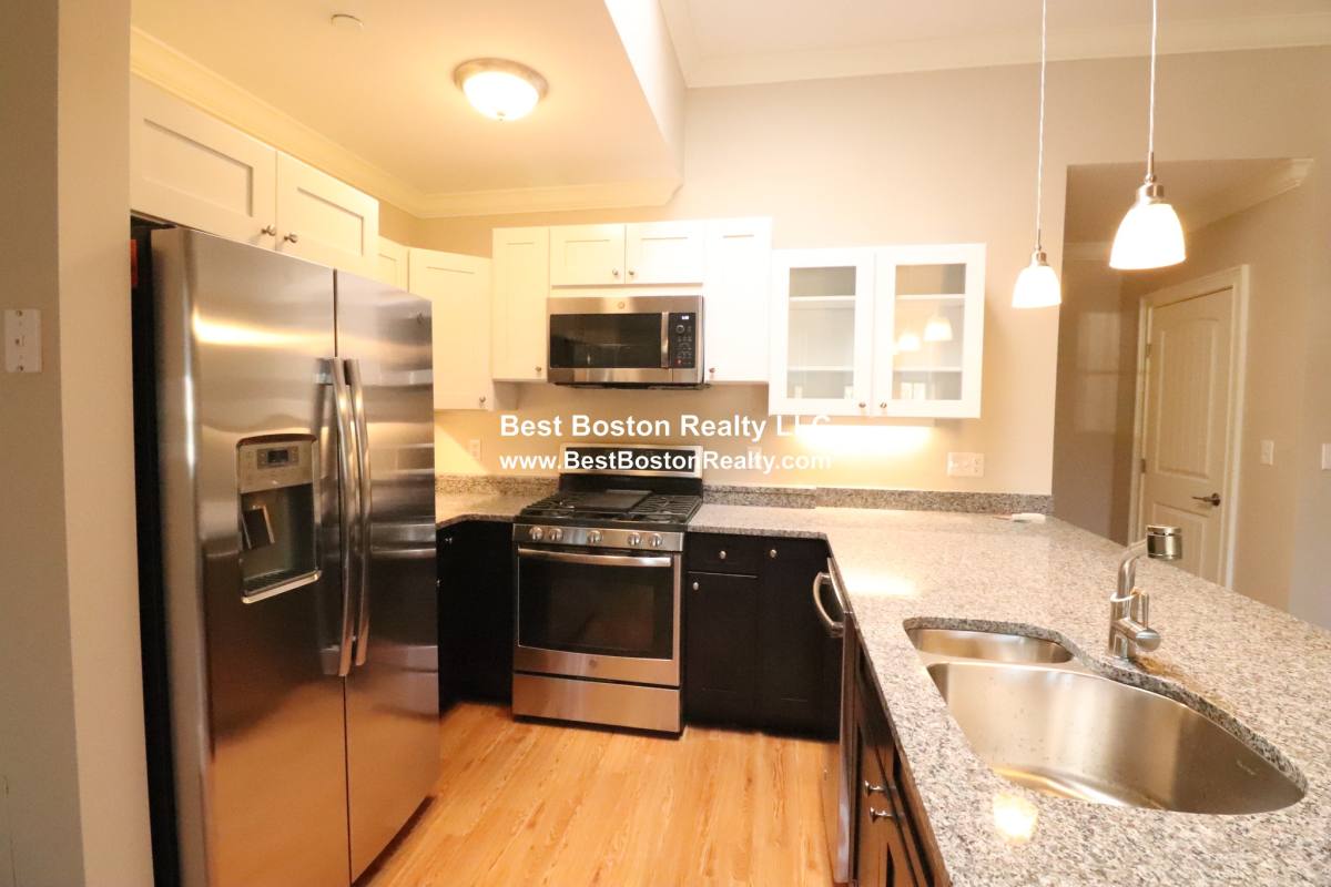 Apartment for rent at 286 Main St #206, Woburn, MA 01801