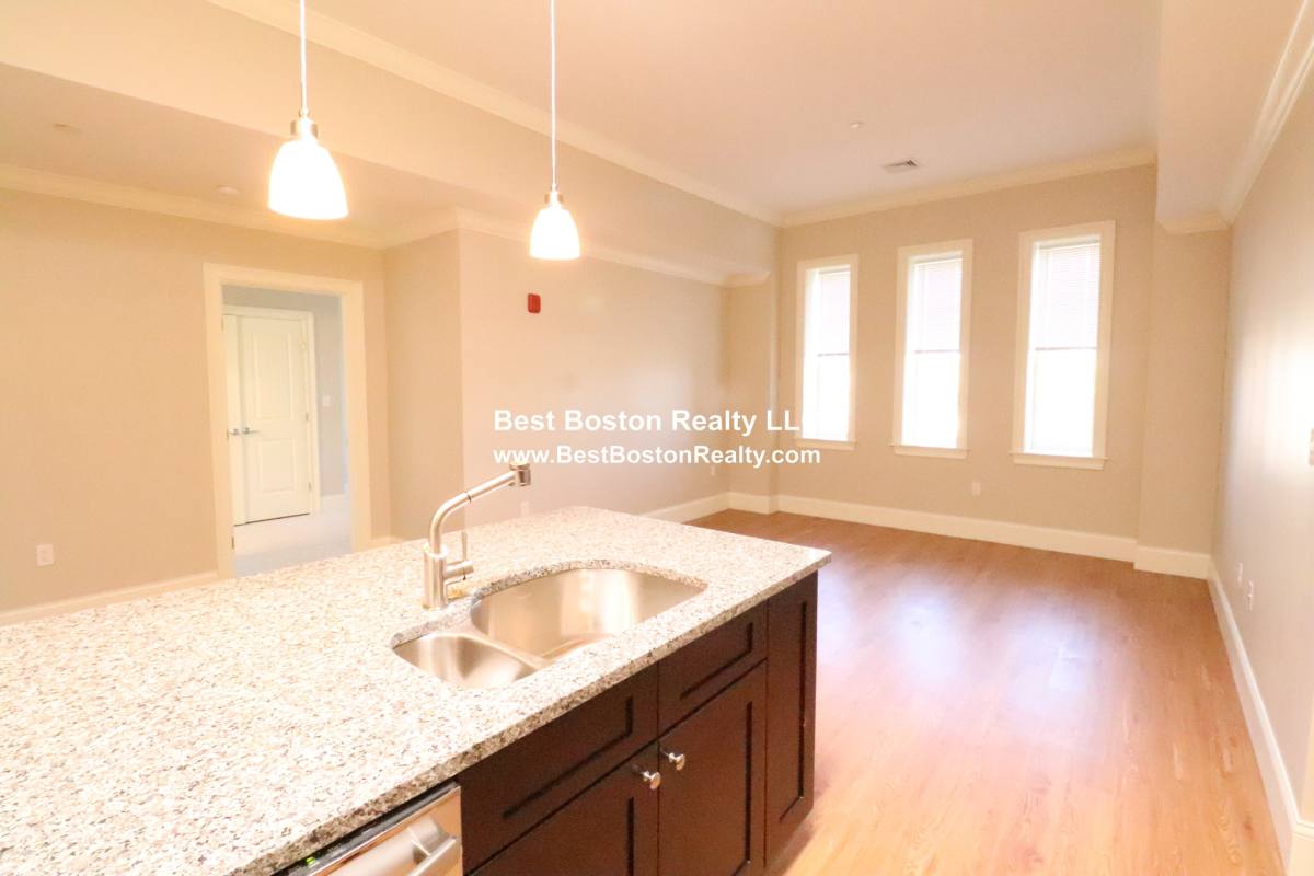 Apartment for rent at 286 Main St #206, Woburn, MA 01801