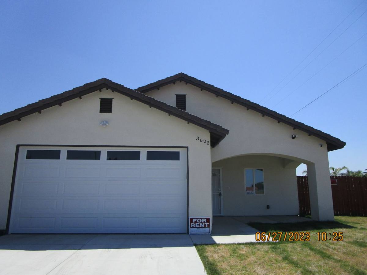 House for rent at 3622 Anderson St, Bakersfield, CA 93307