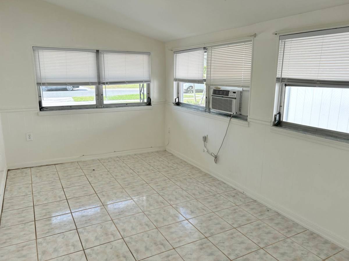 House for rent at 547 46th Ave N, Saint Petersburg, FL 33703