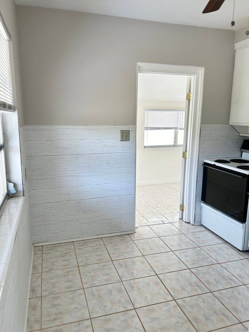 House for rent at 547 46th Ave N, Saint Petersburg, FL 33703