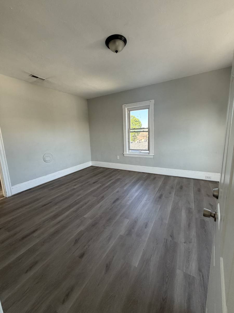 Apartment for rent at 10 Crompton St #3, Worcester, MA 01610