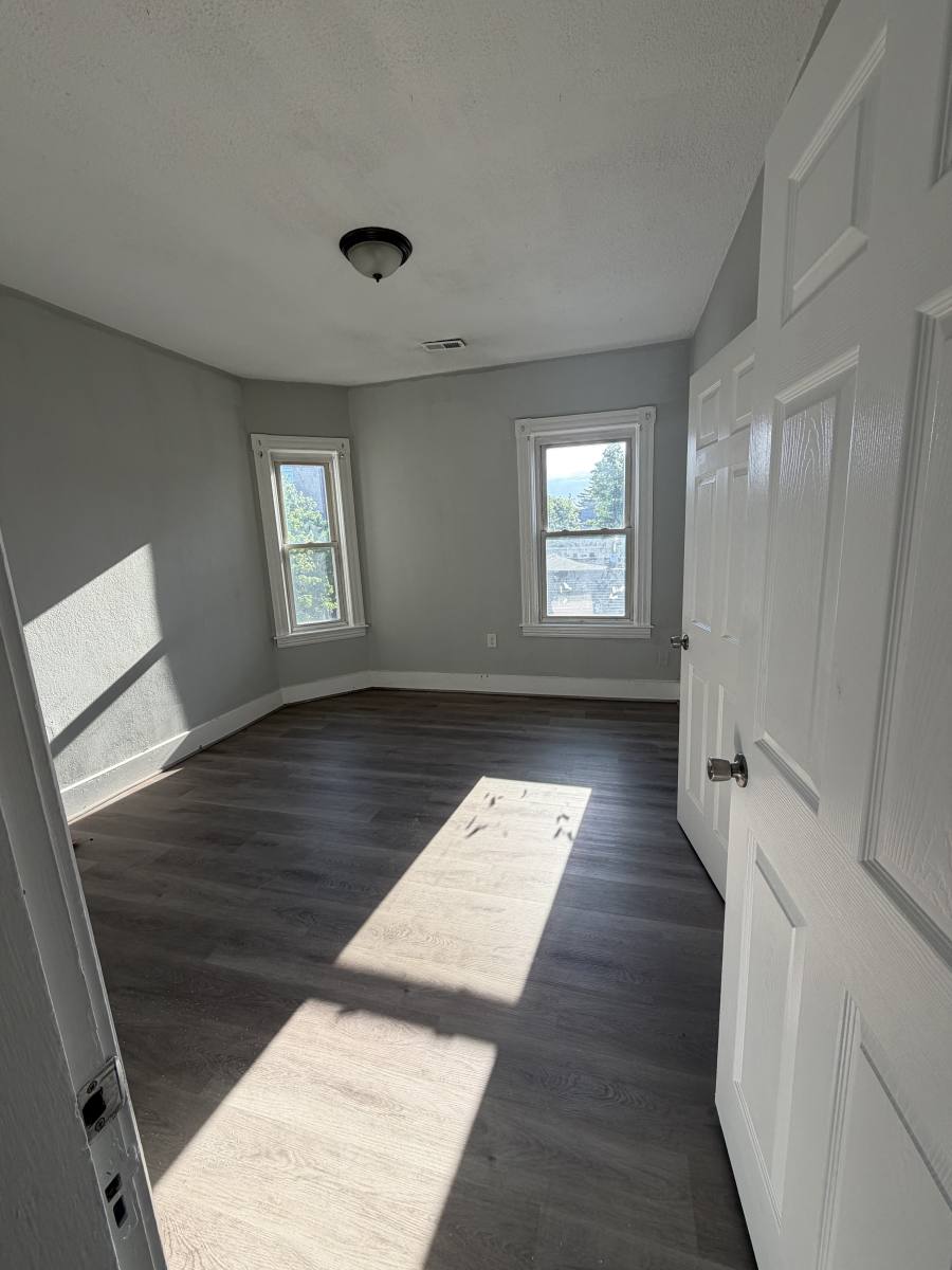 Apartment for rent at 10 Crompton St #3, Worcester, MA 01610