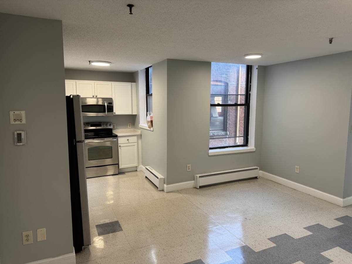 Condo for rent at 46 Amesbury #3A, Lawrence, MA 01840