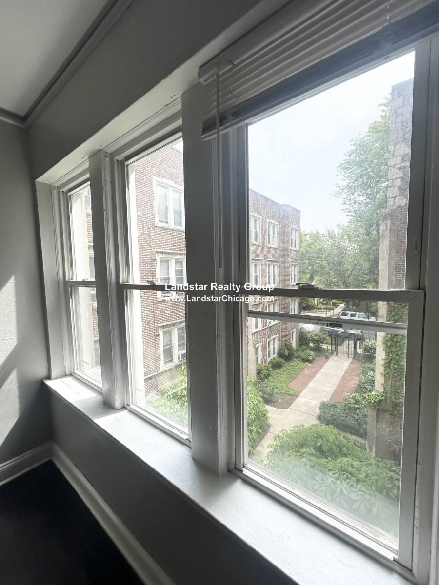 Apartment for rent at 7344 N Damen Ave #2, Chicago, IL 60645