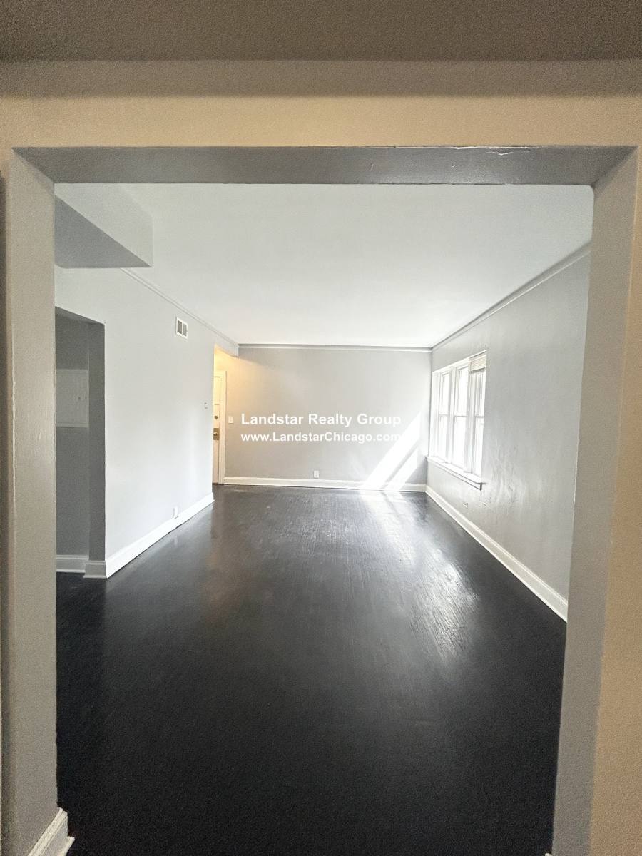 Apartment for rent at 7344 N Damen Ave #2, Chicago, IL 60645