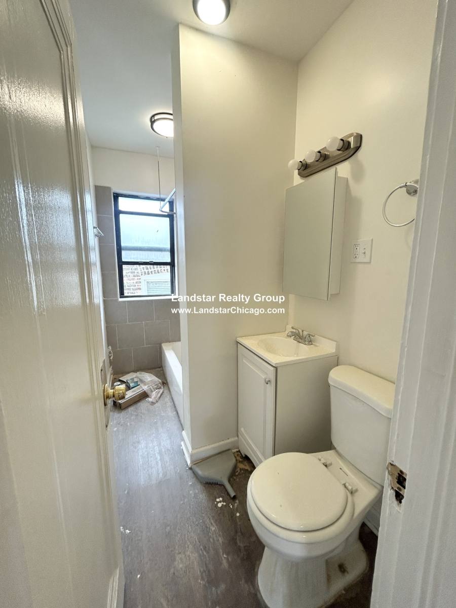 Apartment for rent at 7351 N Damen Ave #19, Chicago, IL 60645