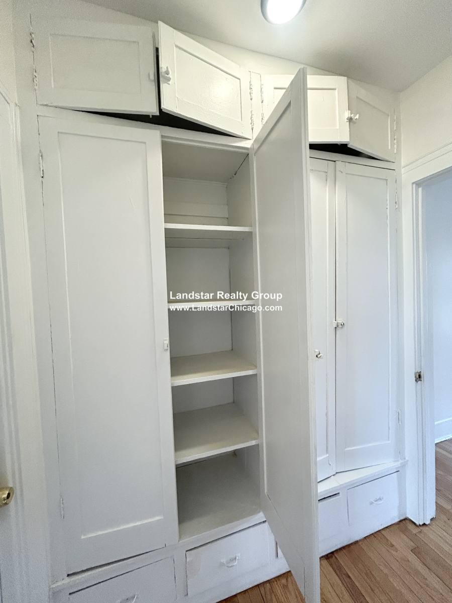 Apartment for rent at 7351 N Damen Ave #19, Chicago, IL 60645