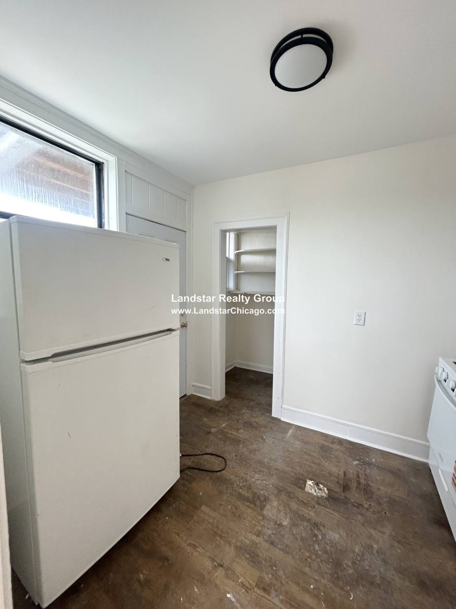 Apartment for rent at 7351 N Damen Ave #18, Chicago, IL 60645