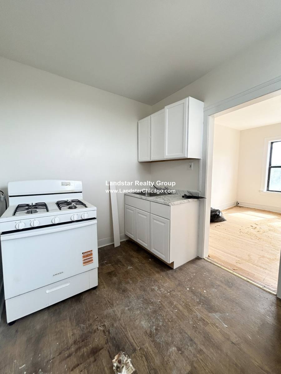 Apartment for rent at 7351 N Damen Ave #18, Chicago, IL 60645