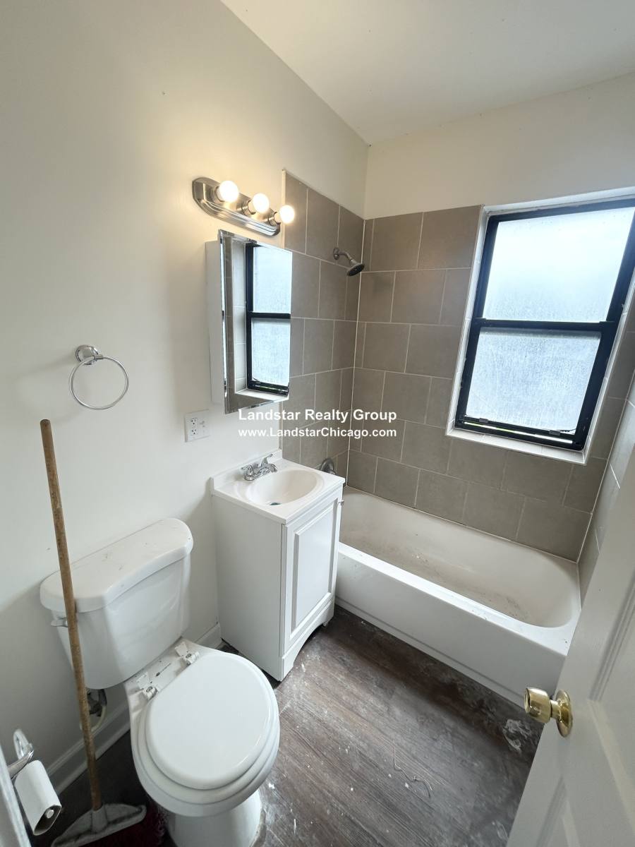 Apartment for rent at 7351 N Damen Ave #18, Chicago, IL 60645