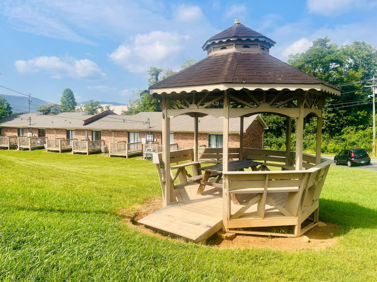 Townhouse for rent at 734 Ordnance Dr, Church Hill, TN 37642