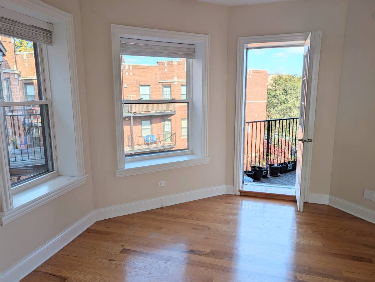 Condo for rent at 4020 N Central Park Ave #3E, Chicago, IL 60618