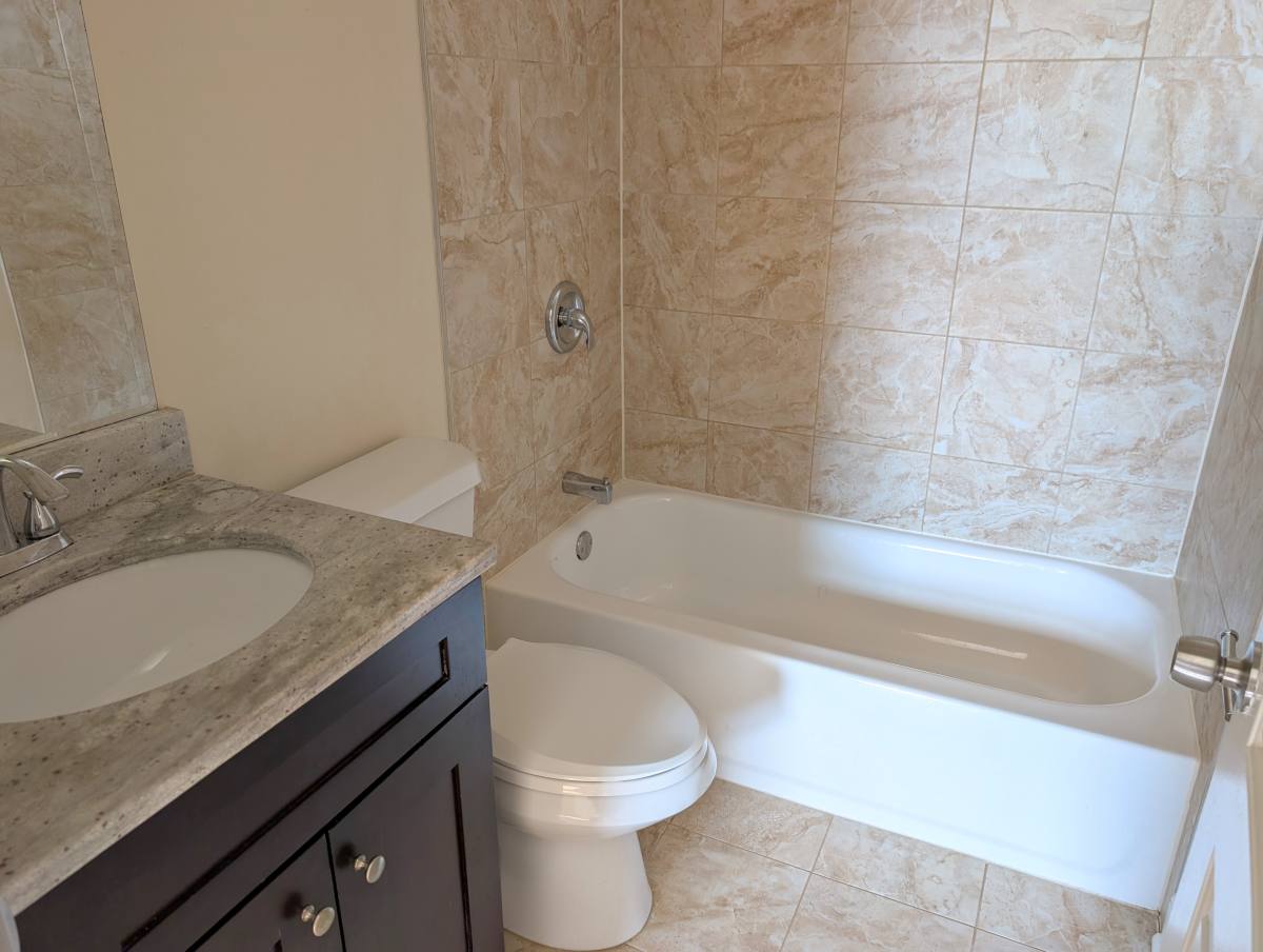 Condo for rent at 4020 N Central Park Ave #3E, Chicago, IL 60618