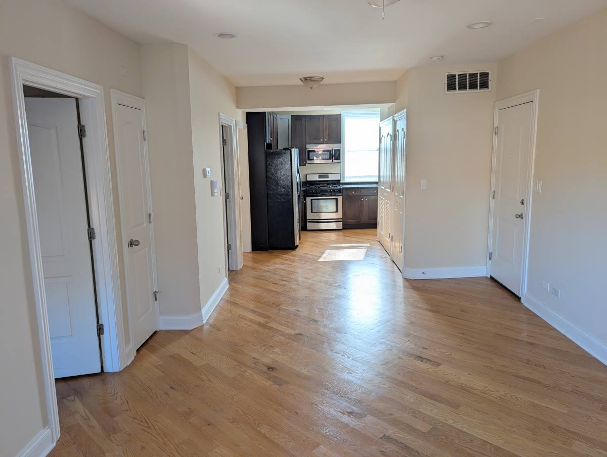 Condo for rent at 4020 N Central Park Ave #3E, Chicago, IL 60618