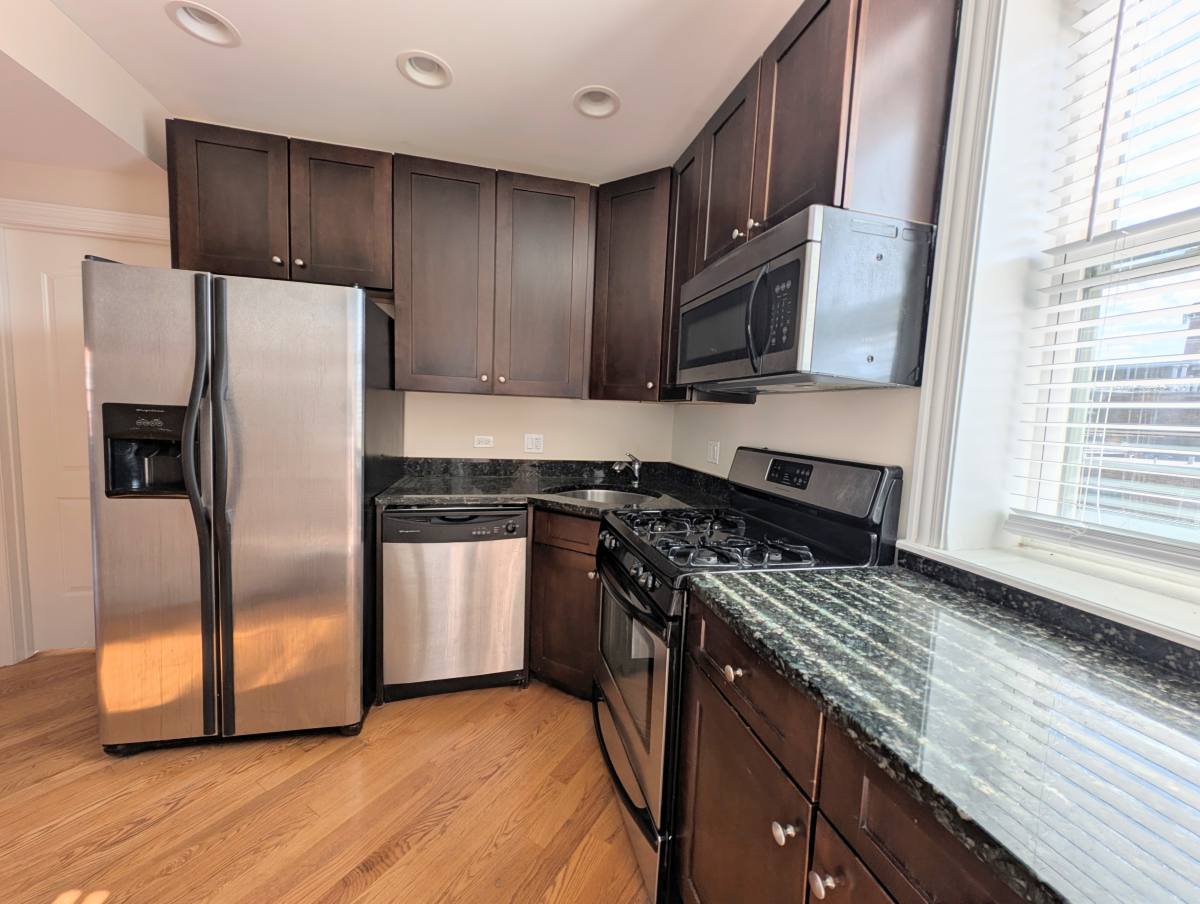 Condo for rent at 4020 N Central Park Ave #3E, Chicago, IL 60618