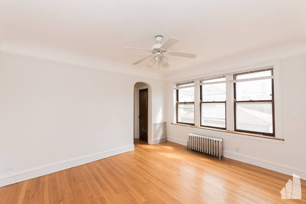 Apartment for rent at 2617 W Berwyn Ave #3B, Chicago, IL 60625