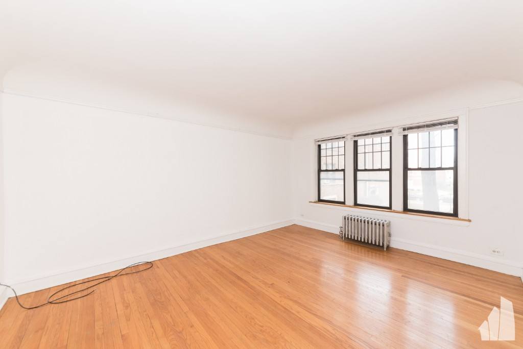 Apartment for rent at 2617 W Berwyn Ave #3B, Chicago, IL 60625