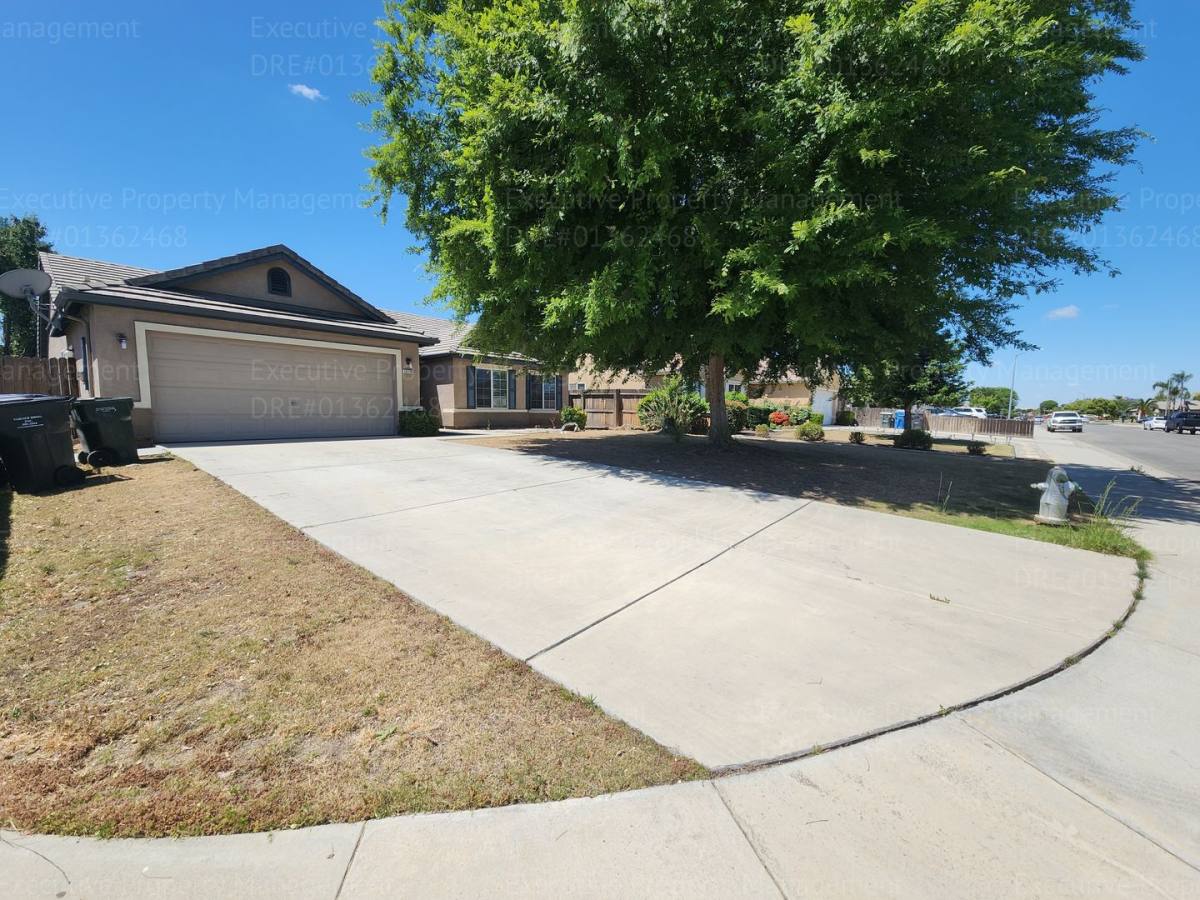 House for rent at 12115 Verdelho Ave, Bakersfield, CA 93312
