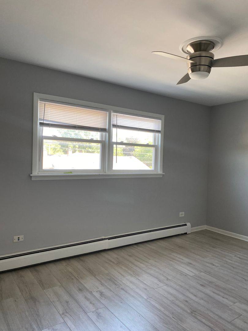 Apartment for rent at 9841 S Cicero Ave, Oak Lawn, IL 60453