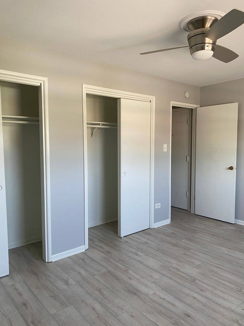 Apartment for rent at 9841 S Cicero Ave, Oak Lawn, IL 60453