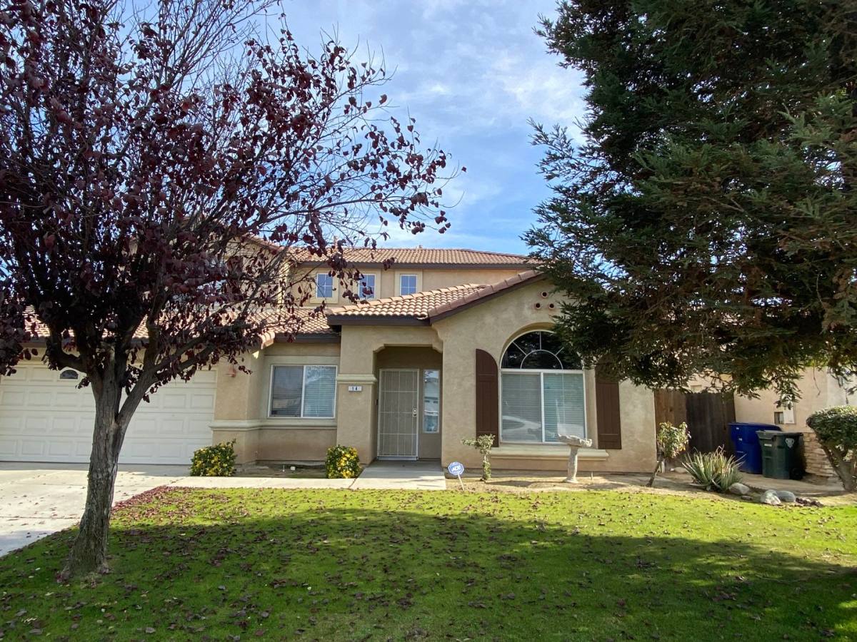 House for rent at 14 Claudia Autumn Dr, Bakersfield, CA 93314