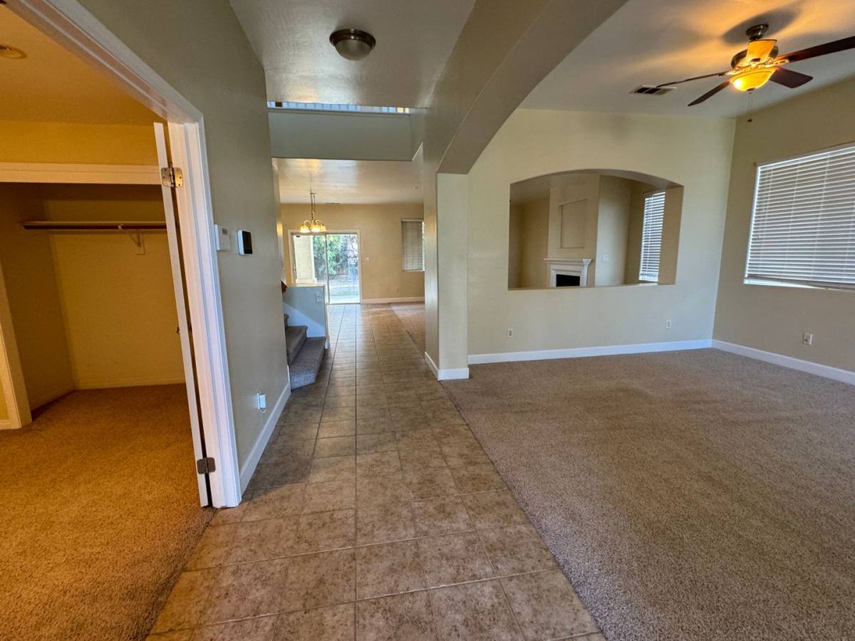 House for rent at 14 Claudia Autumn Dr, Bakersfield, CA 93314