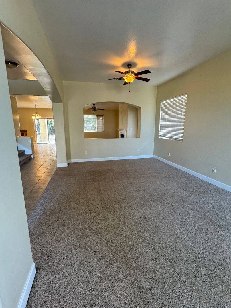 House for rent at 14 Claudia Autumn Dr, Bakersfield, CA 93314