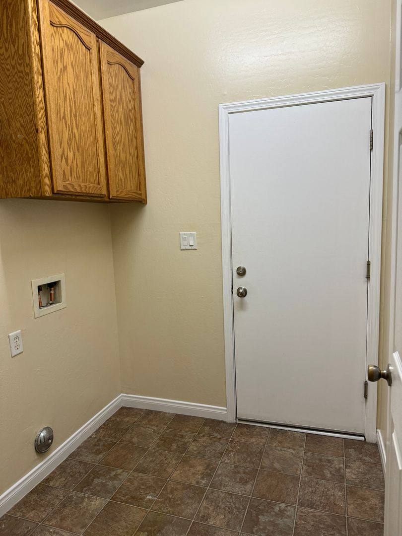 House for rent at 14 Claudia Autumn Dr, Bakersfield, CA 93314