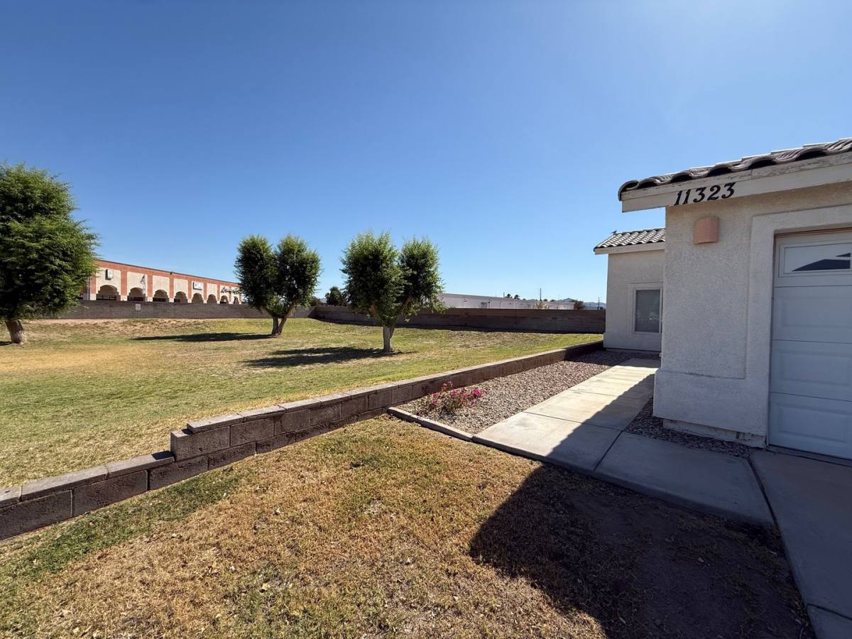 Townhouse for rent at 11323 S Kingman Ave, Yuma, AZ 85367