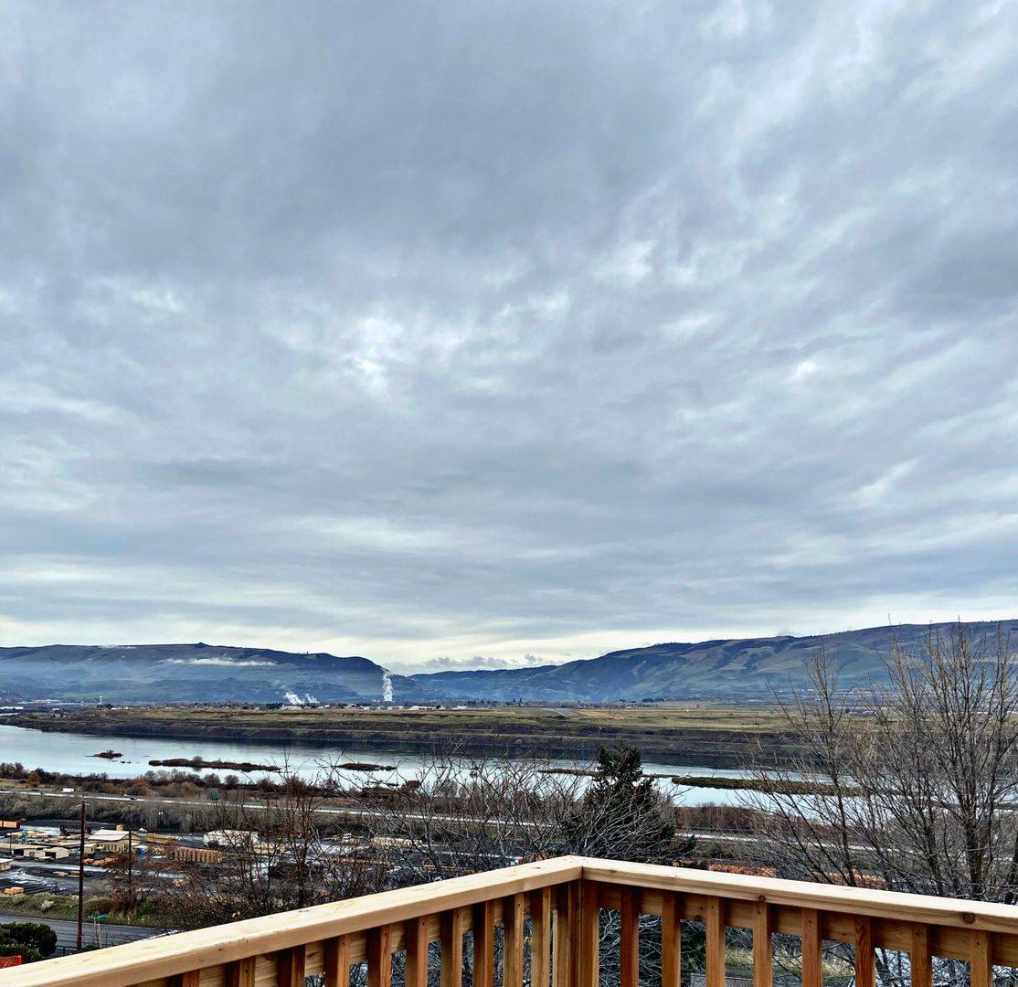 House for rent at 2719 E 9th St, The Dalles, OR 97058