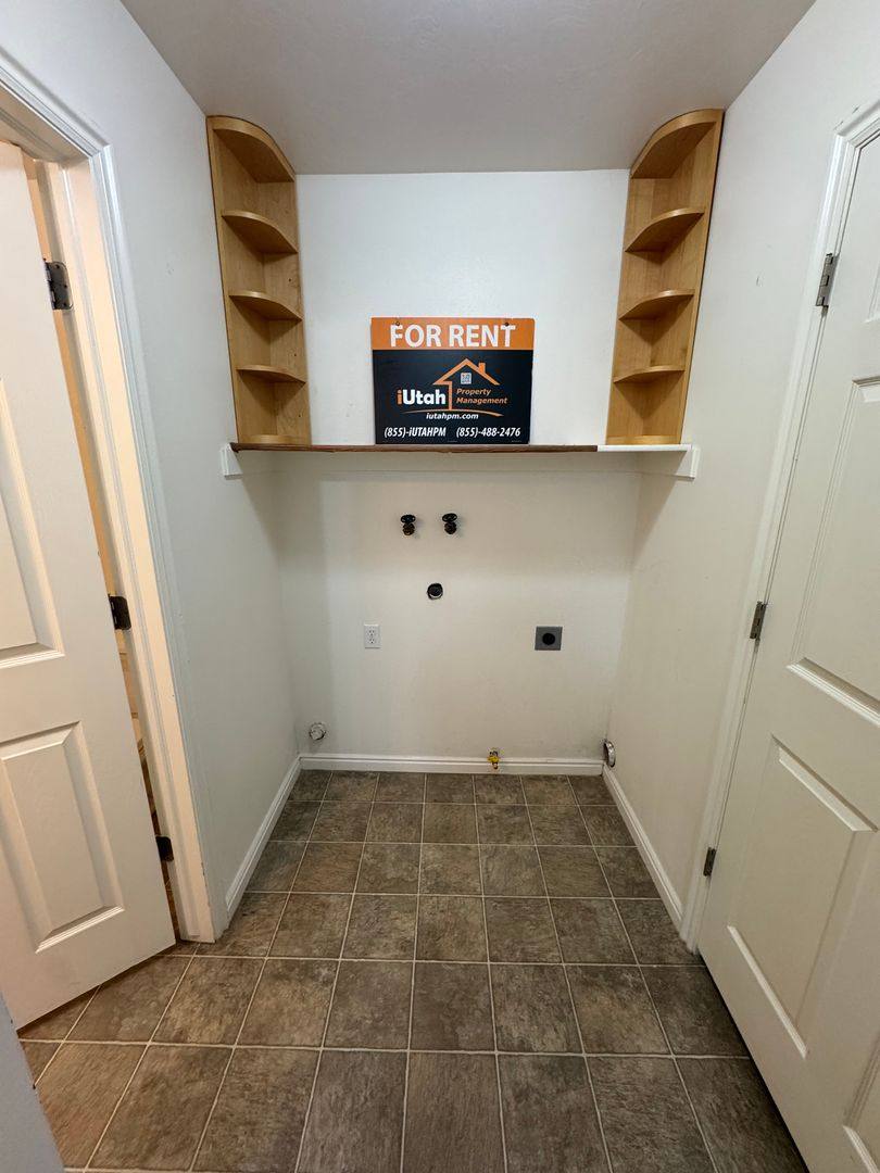 Townhouse for rent at 298 E 2350 N, Ogden, UT 84414