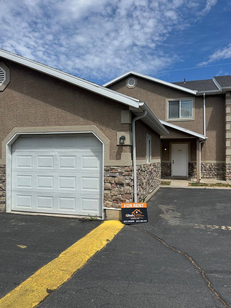 Townhouse for rent at 298 E 2350 N, Ogden, UT 84414