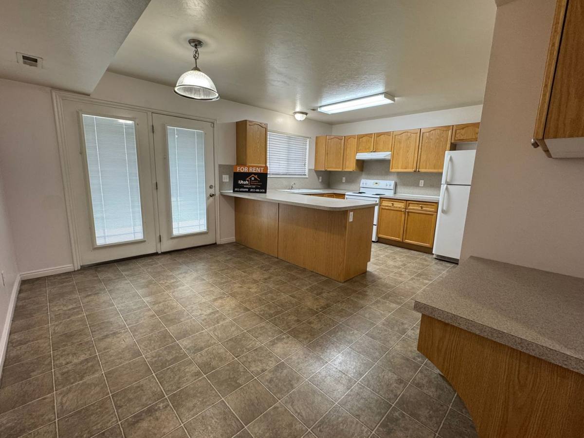 Townhouse for rent at 298 E 2350 N, Ogden, UT 84414