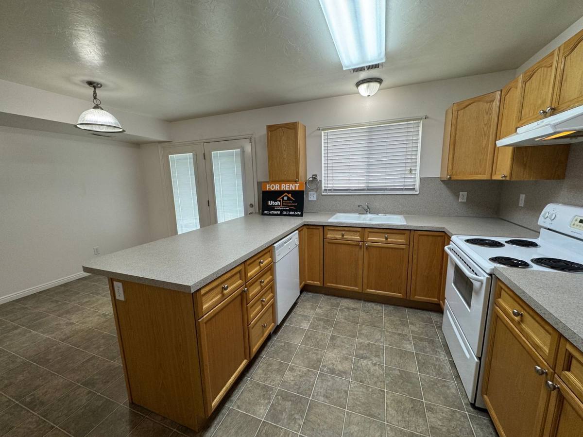 Townhouse for rent at 298 E 2350 N, Ogden, UT 84414